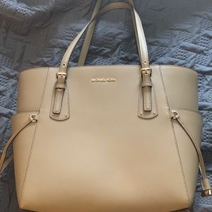 Tan Michael kors medium purse looks brand new!